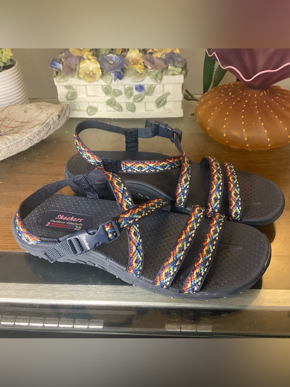 SKECHERS WOMENS REGGAE-SEW ME SANDALS SZ 11